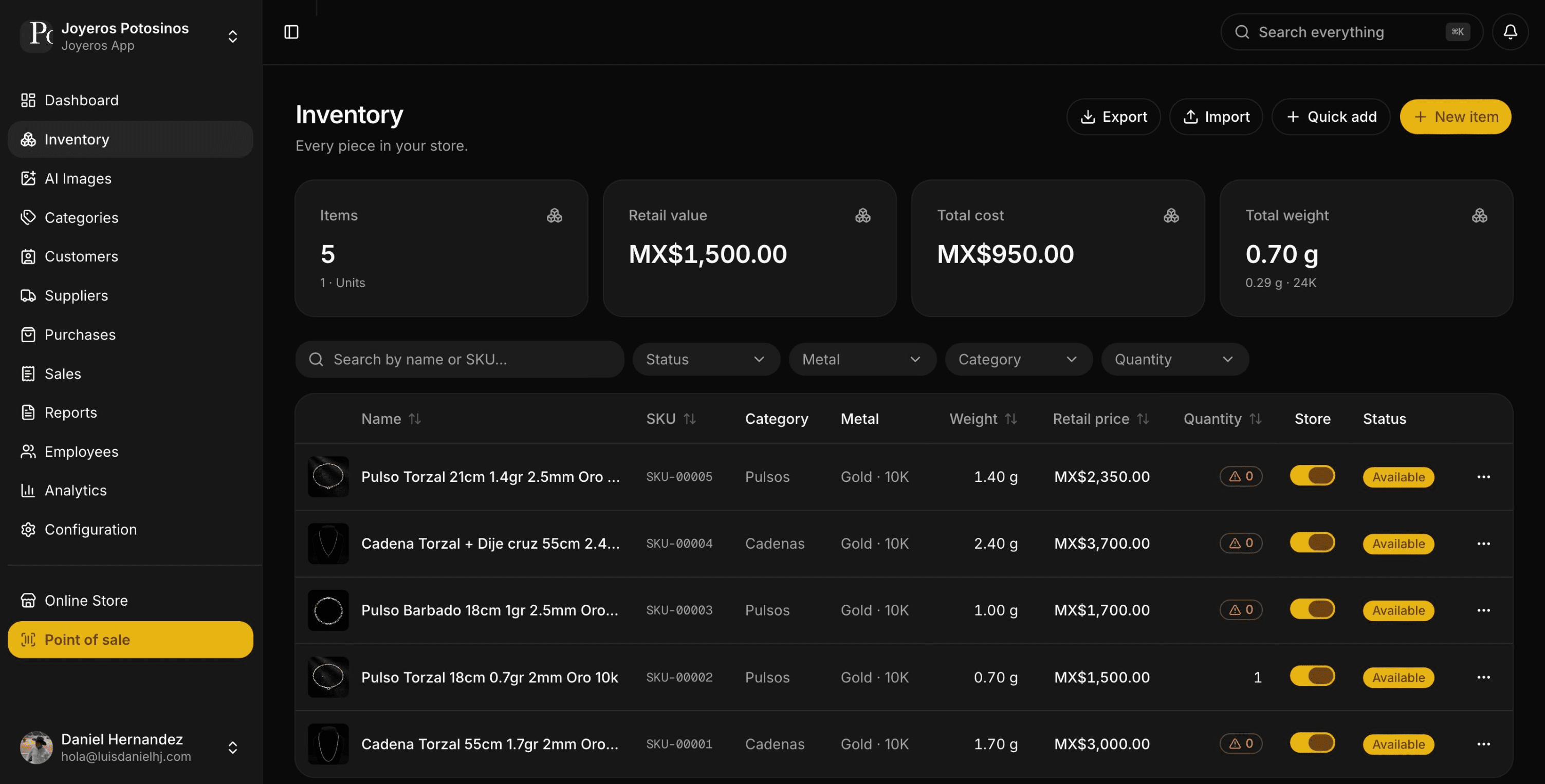 The Joyeros inventory screen: every piece listed with its SKU, category, metal and karat, weight in grams, retail price and stock status, above totals for pieces, retail value, cost and weight.